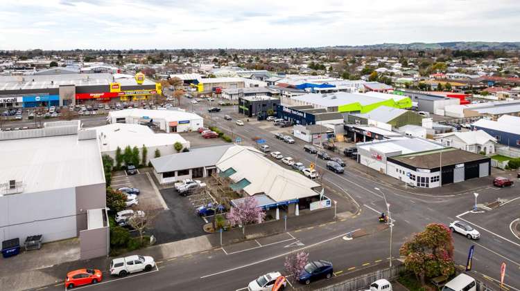 310 Avenue Road East Hastings Central_15