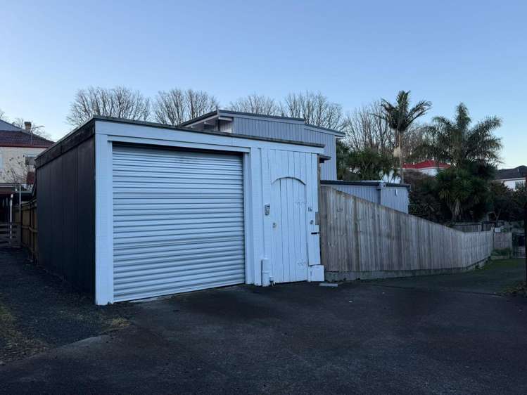 16 Woodhall Road Epsom_19