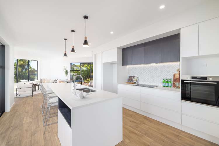 15 Inverness Lane Redcliffs_8