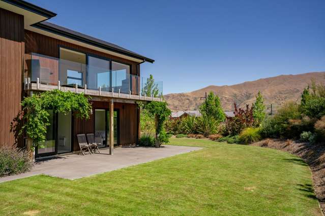 Immaculate Retreat with Magical Alpine Views and Private Garden