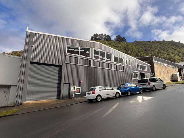 Premium Refurbished warehouse office combo