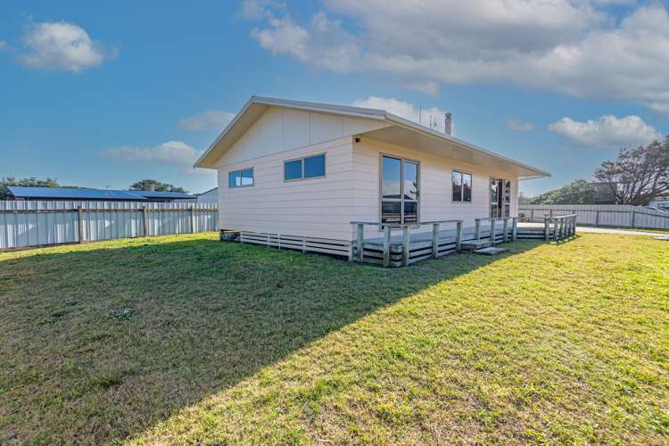 11 Te Kiri Street Himatangi Beach_13