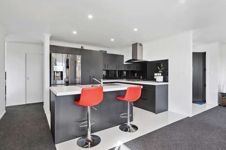 10 Inuwai Street Glenview_5