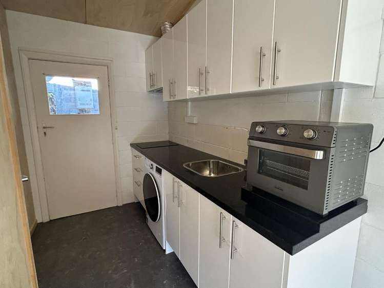 4/3 Angle Street 10728_1