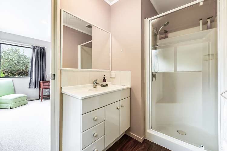 4 Akona Lane Hamilton East_11