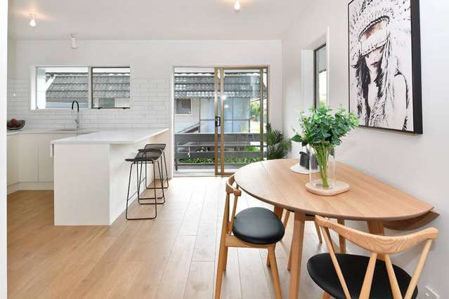 2/37 Moore Street Hillcrest_2