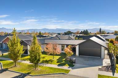6 Spitfire Drive_2