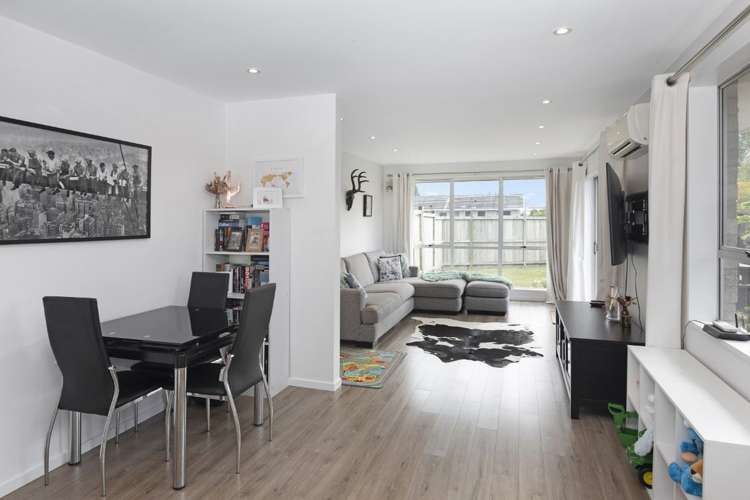 2/72 Lakewood Drive Burwood_3