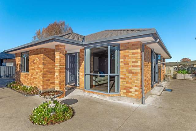 Modern townhouse in a popular location