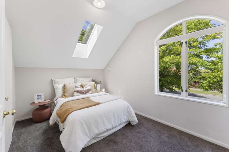 2 Delaware Crescent Russley_13