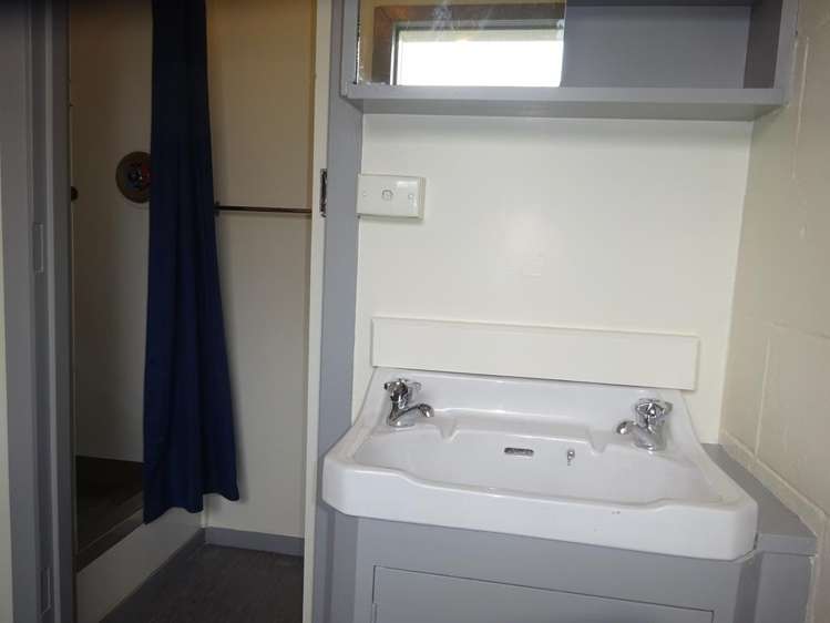 2/1102 Williams Street 10487_10