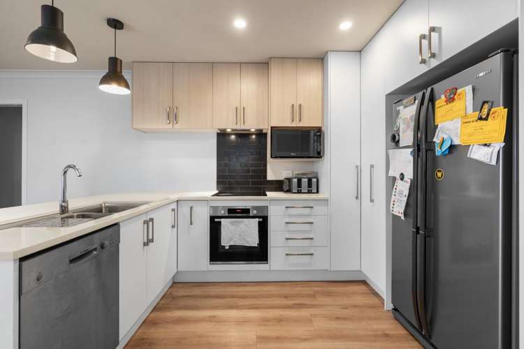 104 Thornton Road 11373_1