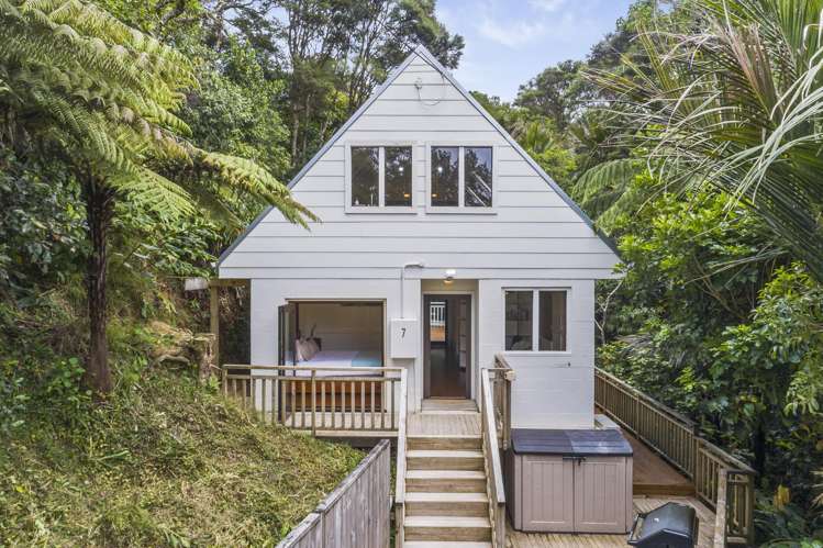 7 Woontons Lane Titirangi_13