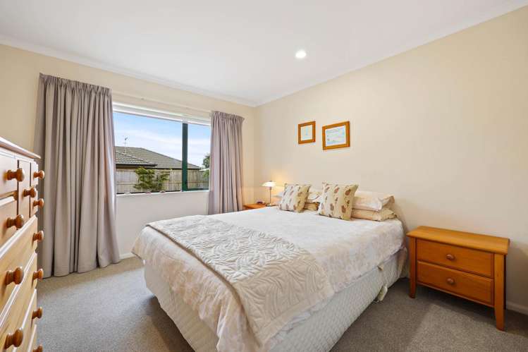 8 Amesbury Rise Henderson_21