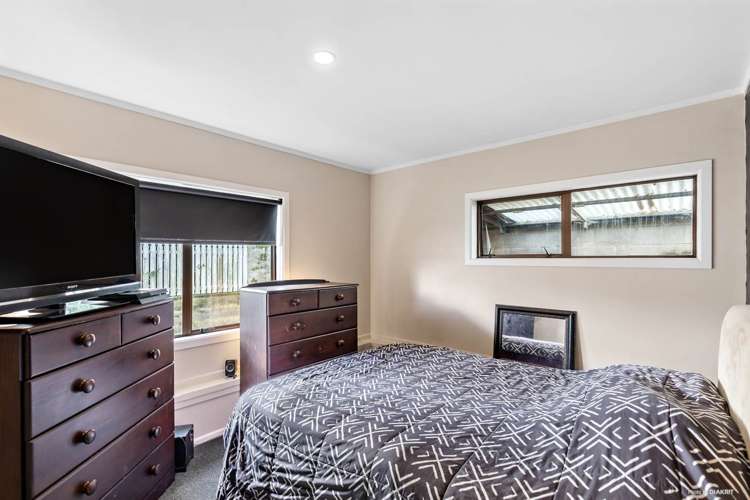 15 Amberley Avenue Te Atatu South_11