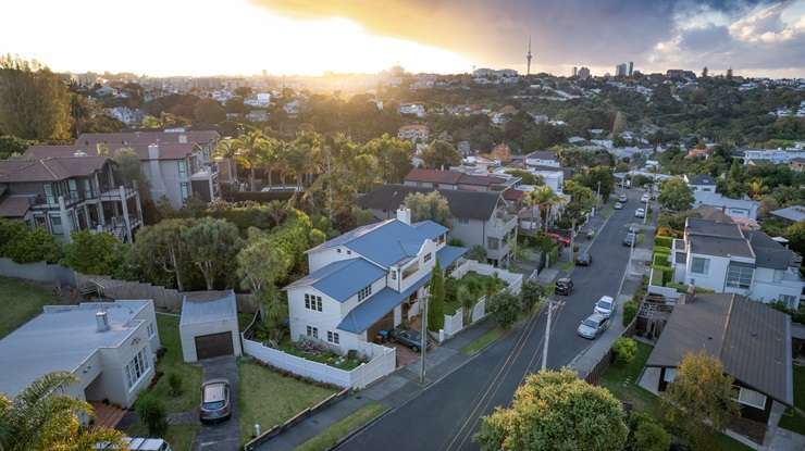 Mansions - modern and classic - in New Zealand's most expensive suburb, Herne Bay. Photo / Fiona Goodall