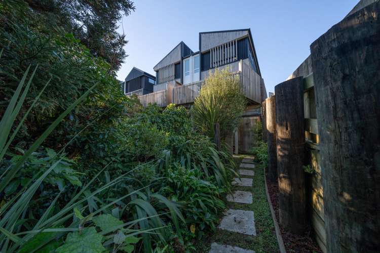 1/6 Bushland Grove Paparangi_13