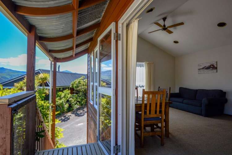 17 Settlers Hill Akaroa_20