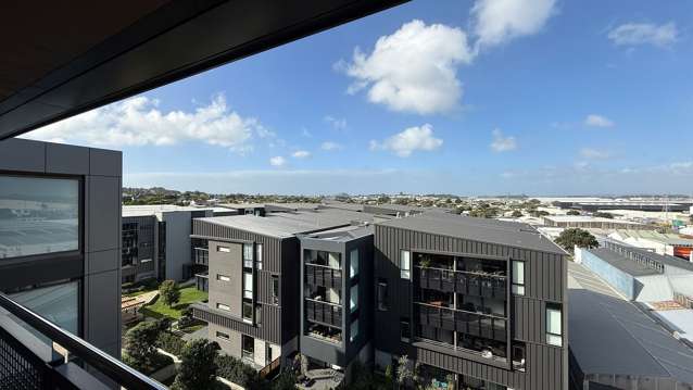 2 Bedroom Penthouse @ Fabric2 with Parking