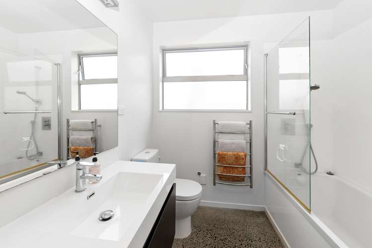 2b Peachgrove Road Te Atatu Peninsula_11