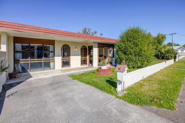 Easy-Care Living, Great Location