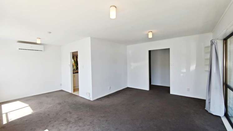 2/12 Kaipatiki Road Glenfield_2