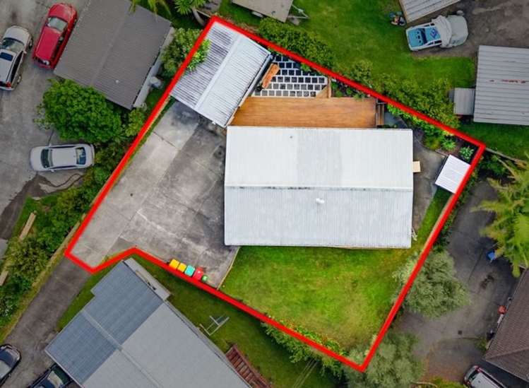 2/342C Royal Road Massey_17