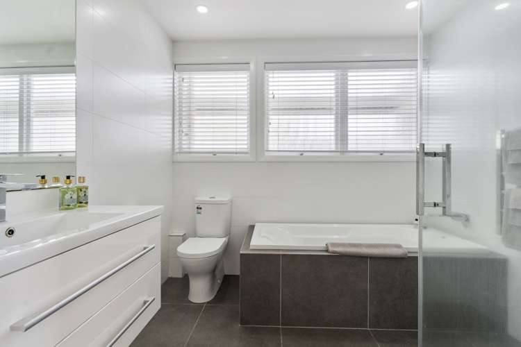 1/51 Uxbridge Road Mellons Bay_12