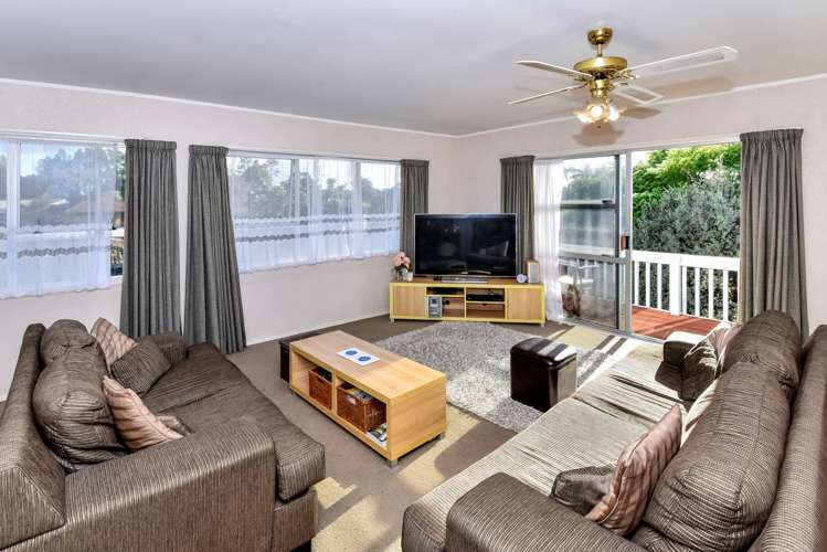 6 Moor Park Wattle Downs_6