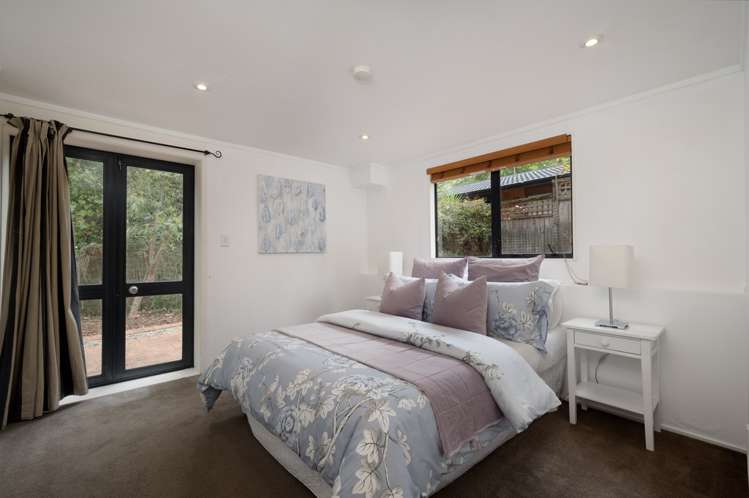 2/13 Beach Road Mellons Bay_16