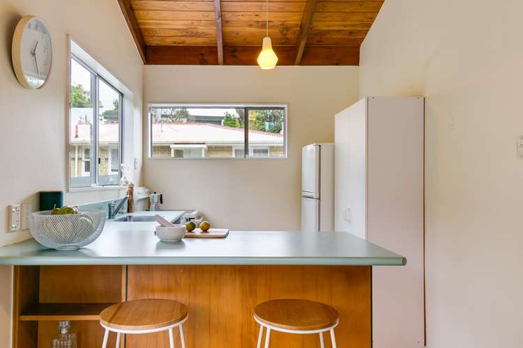 11b Thurleigh Grove Karori_2