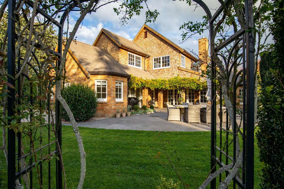 282 Woodside Road_1