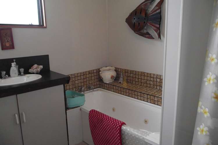 2 Grenadier Lane Waihi_12