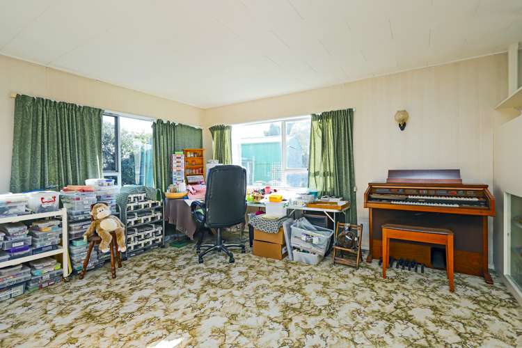 1422 Karamu Road North Mayfair_5