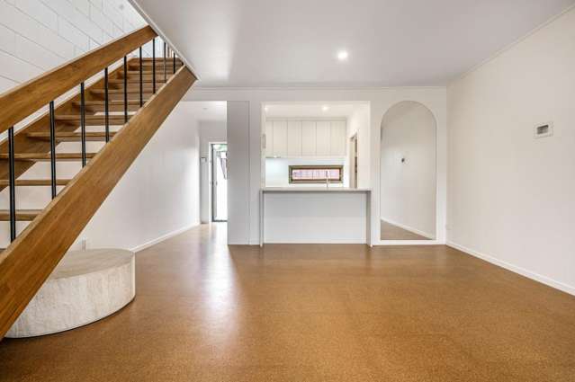 2/14 Fowlds Avenue 1781_1