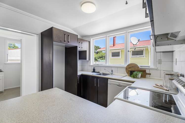 100 Cobham Crescent Kelston_6