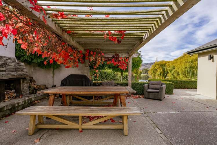 12 Ferry Lane, Pisa Moorings_2