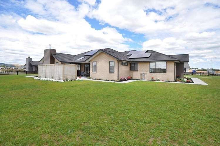 81 Baxter Michael Crescent Cambridge_16