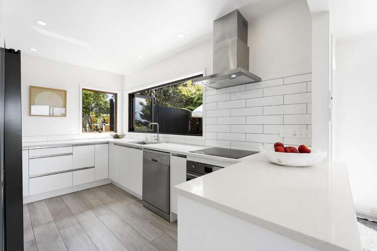 2/86 Seaview Road Castor Bay_4