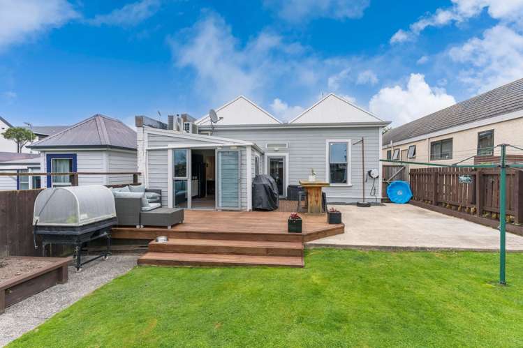 2 Baker Street Caversham_17