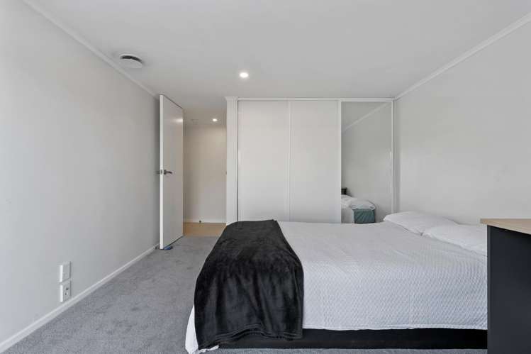 1/3 Limmer Place Browns Bay_11