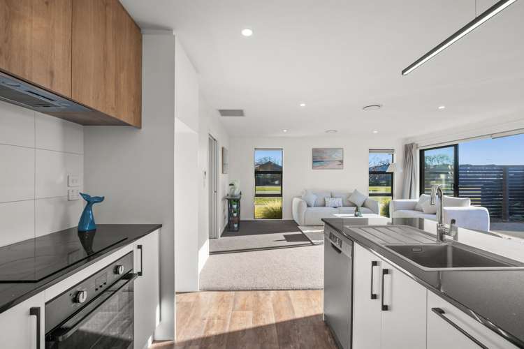 1 Woodford Avenue Woodend_4