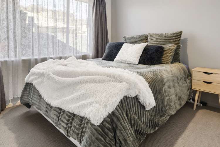 9 Vining Crescent Stoke_11