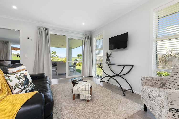 209 Ballintoy Park Drive Welcome Bay_7