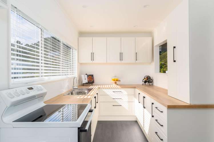 73B Airlie Road Plimmerton_1