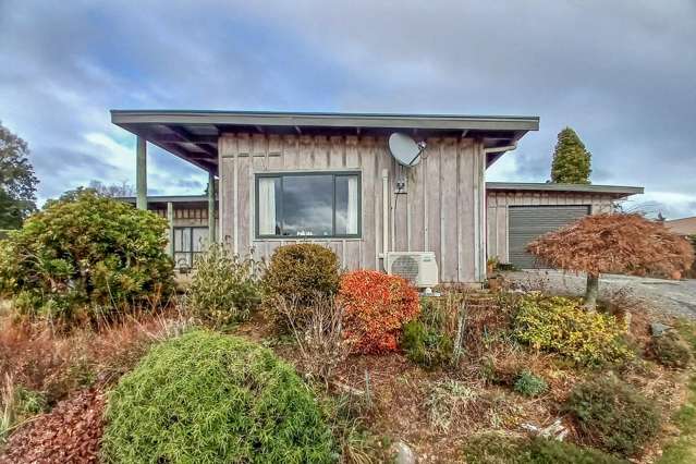 Idyllic Family Home with Scenic Views in Owhango