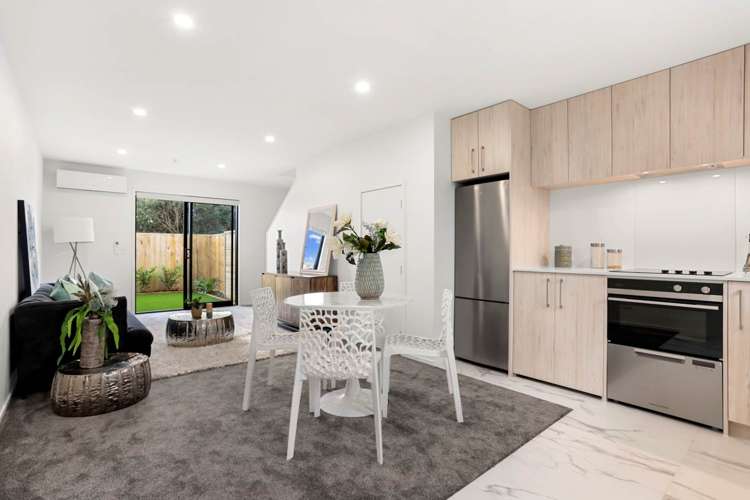 8/137 Tirimoana Road Te Atatu South_5