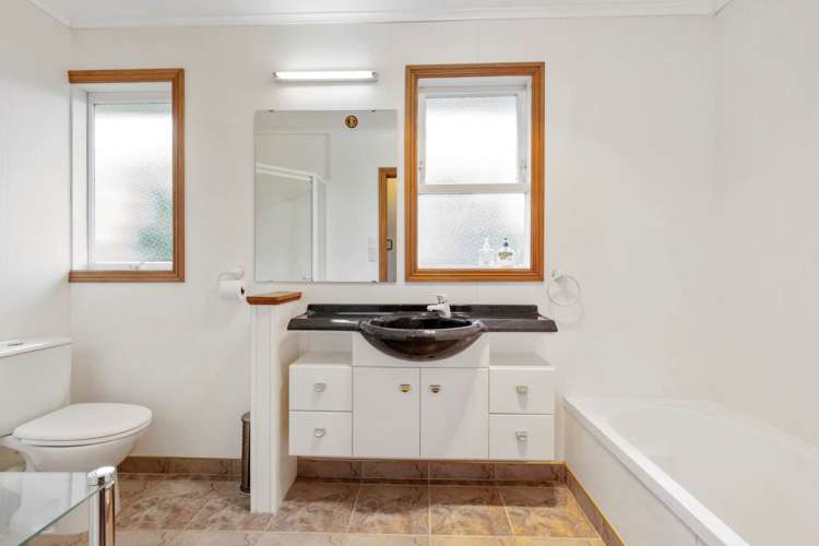 77 Shetland Street Glen Eden_21