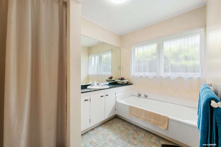 10 Serrita Avenue Sunnyhills_5
