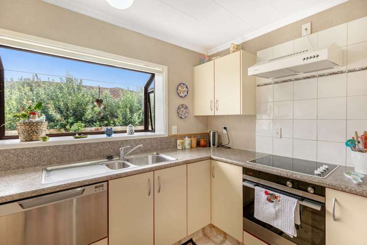 5 Chertsey Court Roslyn_2